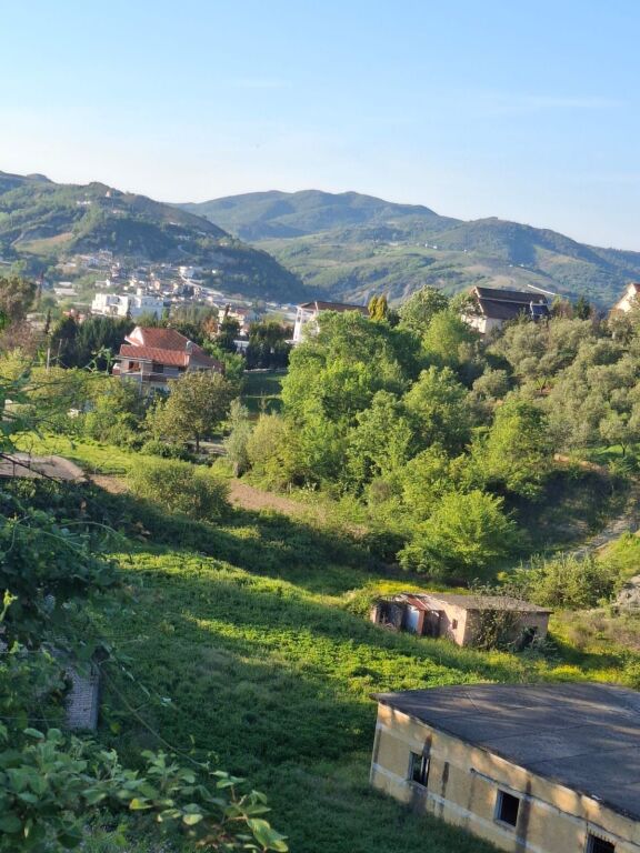 Terreno e edificio in vendita – Pezë e Vogël
