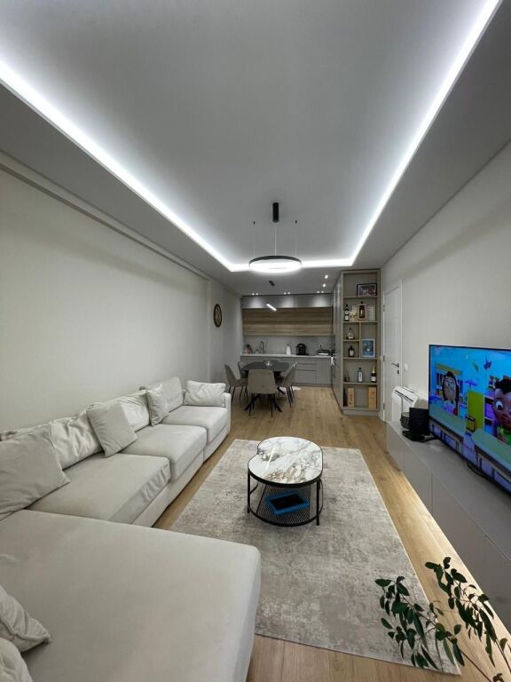 Shitet Super Apartament 2+1 tek Komuna Parisit!!!!