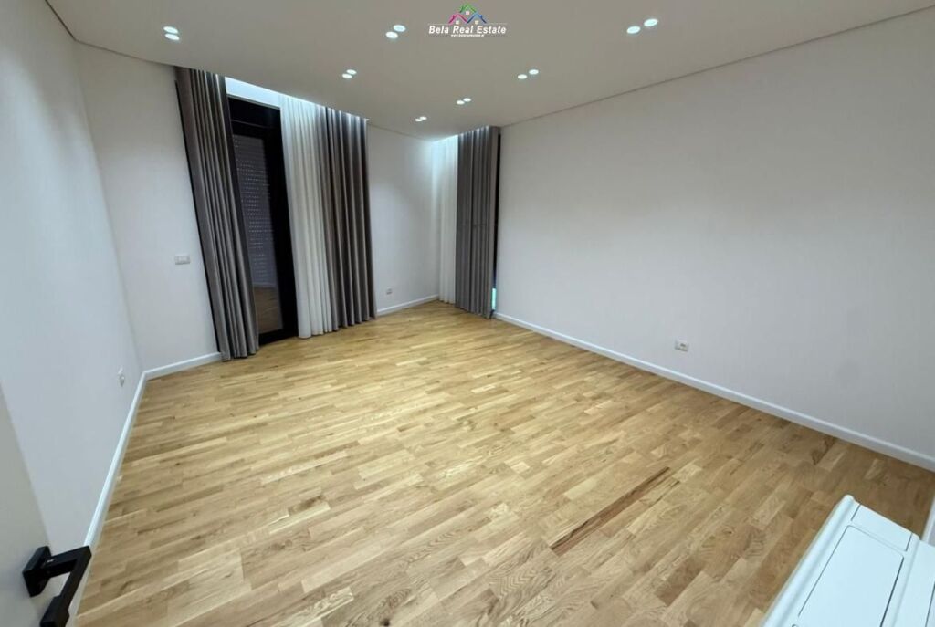 Villa su 3 Piani in Affitto vicino a TEG (ID BV22629) Tirana