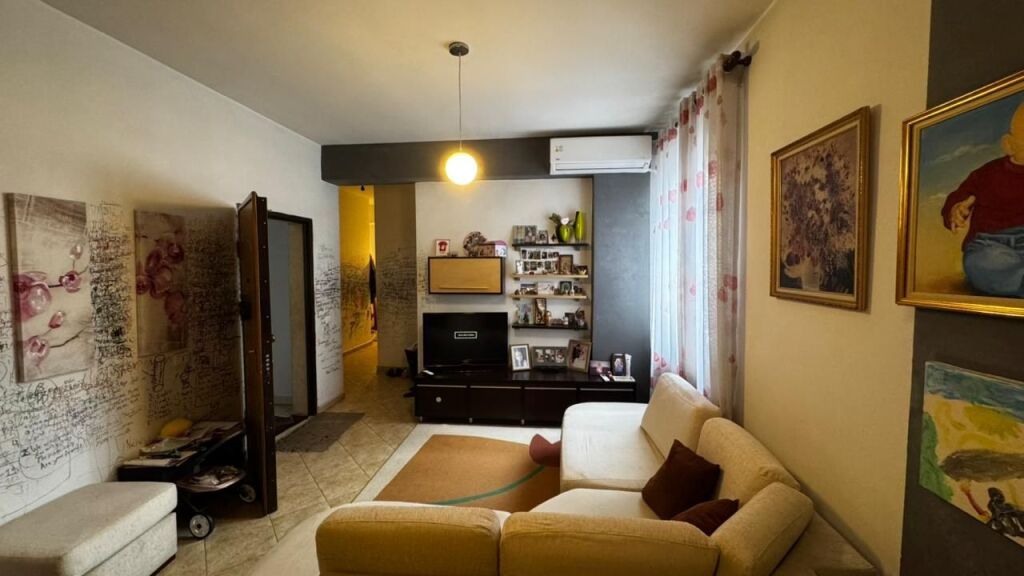 Appartamento - In Vendita - Via Kavaja, Tirana