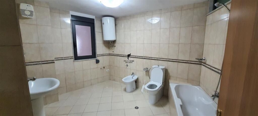 UFFICIO IN AFFITTO 160 M2 VIA KAVAJES 130.000 LEKE FH-74091