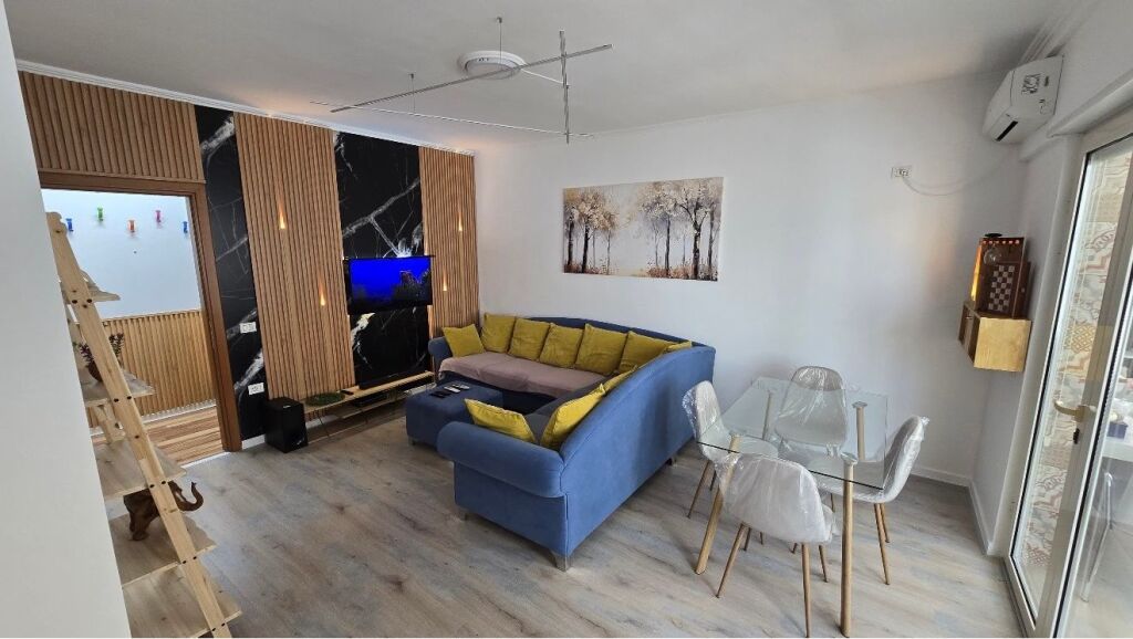 3+2wc,me post parkimi,liqeni i thate,365.000 euro