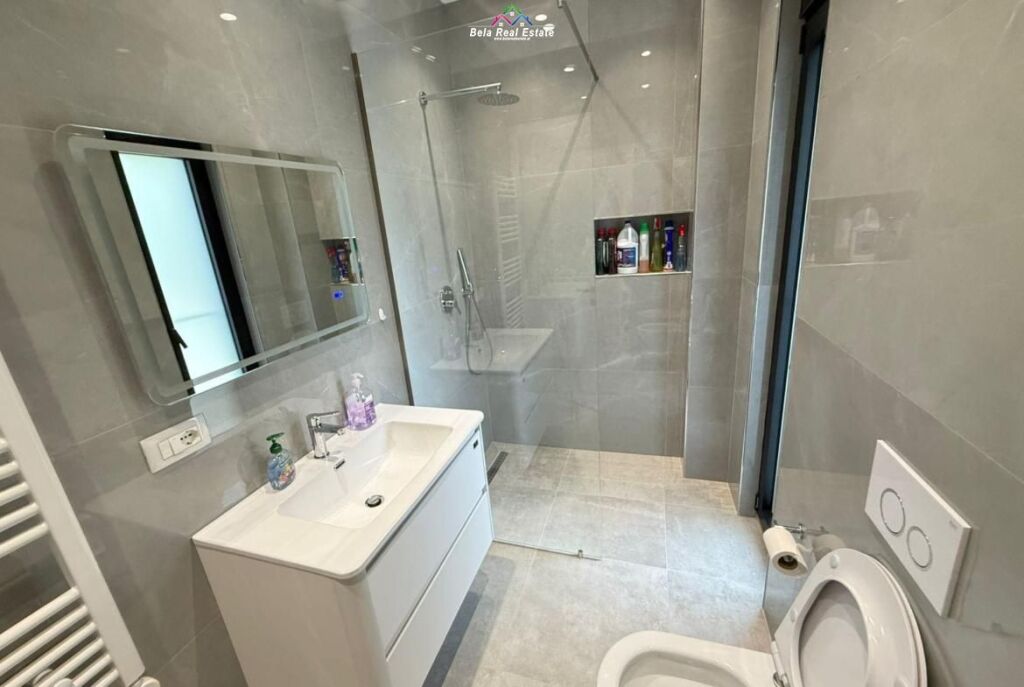 Villa su 3 Piani in Affitto vicino a TEG (ID BV22629) Tirana