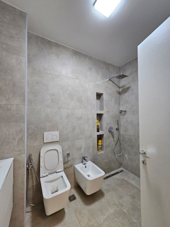 Shiten 2 apartamente 1+1,oasis,kati i 1 banim,2400€/m²