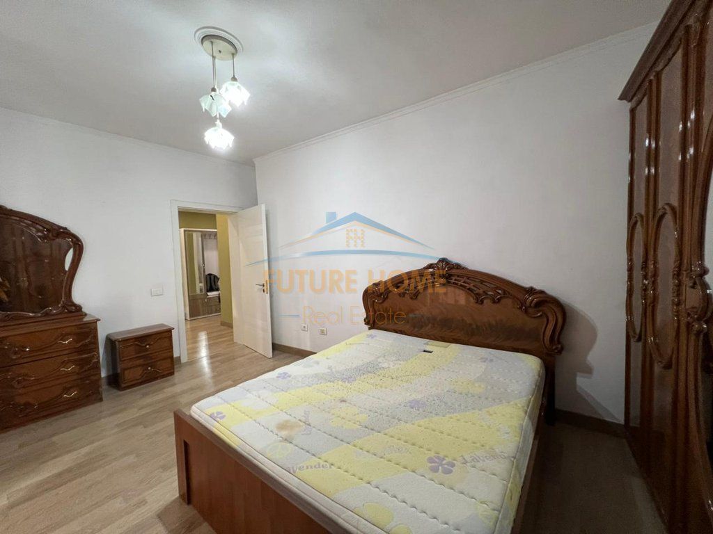 Shitet, Apartament 2+1, Rruga e Durrësit, Tiranë.