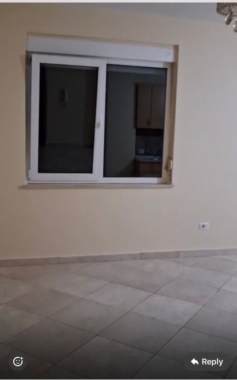 2+1, vuoto, sulla strada lago secco, residenziale o ufficio, 400 mila lek