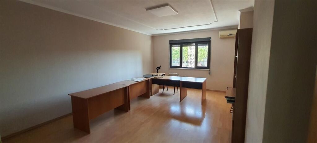 UFFICIO IN AFFITTO 160 M2 VIA KAVAJES 130.000 LEKE FH-74091