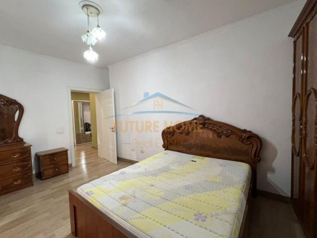 Shitet, Apartament 2+1, Rruga e Durrësit, Tiranë.