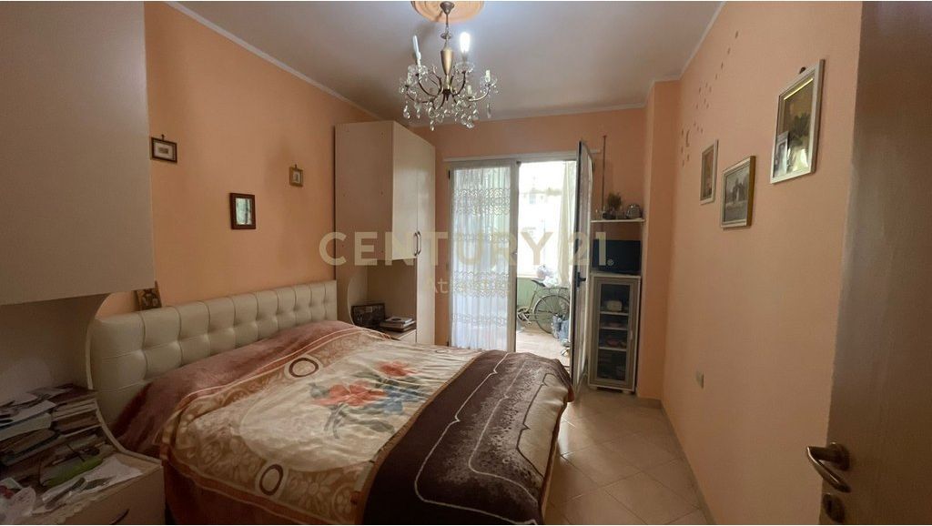 IN VENDITA APPARTAMENTO 2+1+2T+2B E DEPOSITO A VOLLGA, DURRES!