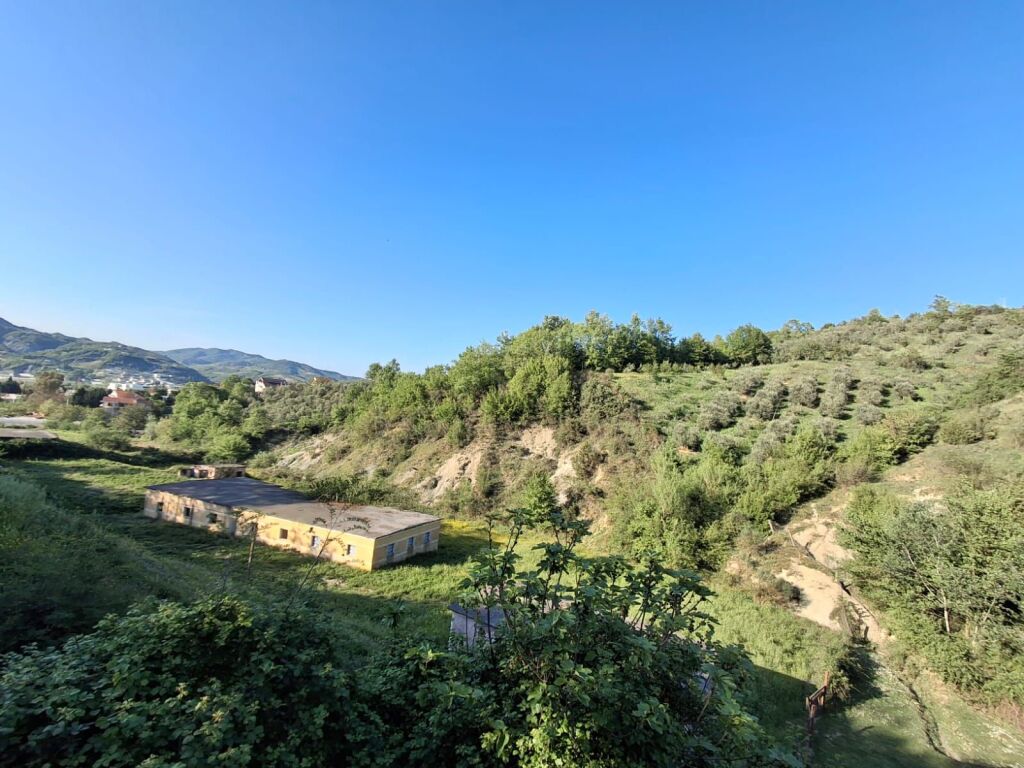 Terreno e edificio in vendita – Pezë e Vogël