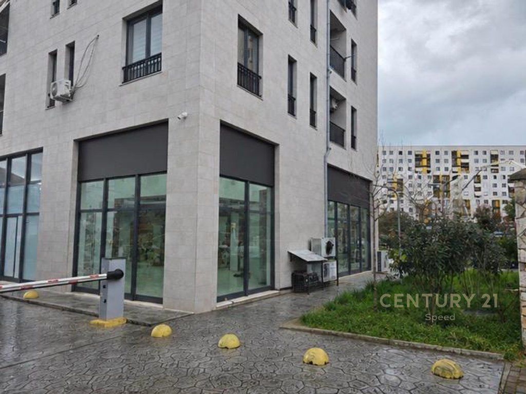 Negozio in affitto fronte strada a Yzberisht