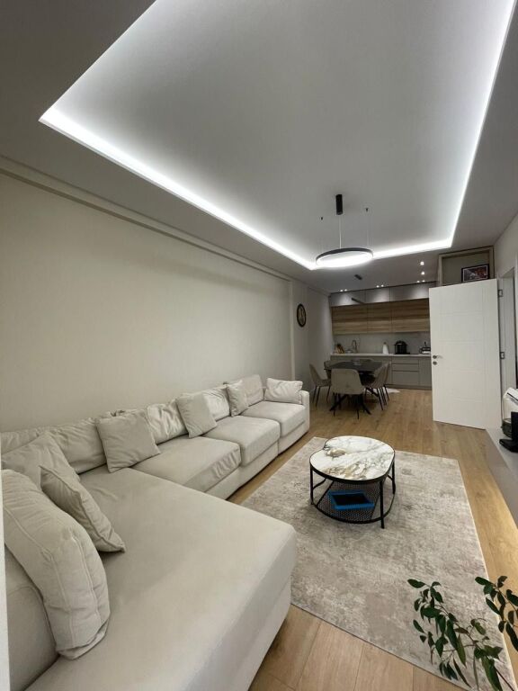 Shitet Super Apartament 2+1 tek Komuna Parisit!!!!