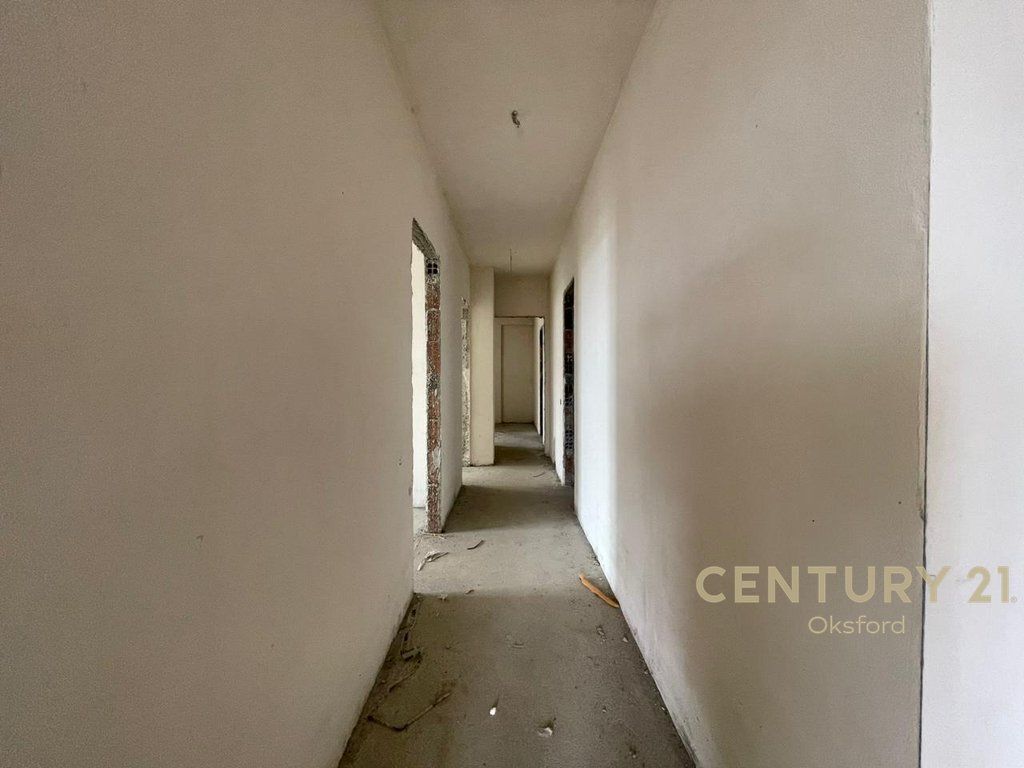 APARTAMENT 3+1+2 ME OBORR PER SHITJE TEK LIQENI I FARKES