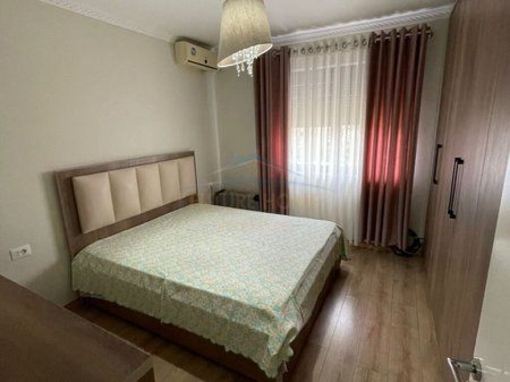 Disponiamo di un appartamento 1+1 in affitto, Laprake di fronte a Paralel Living, Tirana.
