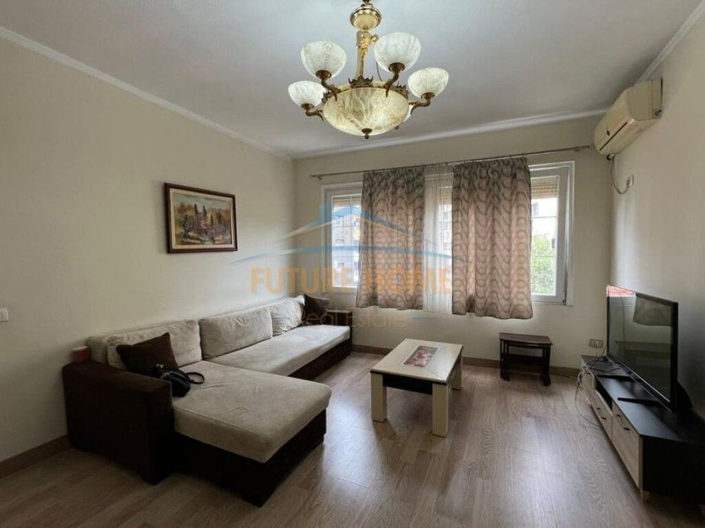 Shitet, Apartament 2+1, Rruga e Durrësit, Tiranë.