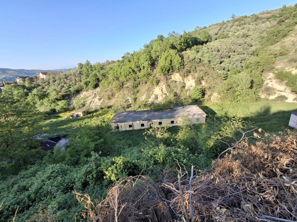 Terreno e edificio in vendita – Pezë e Vogël