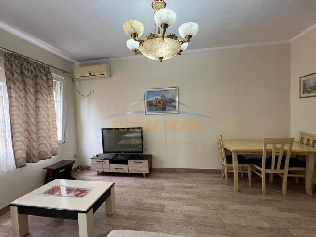 Shitet, Apartament 2+1, Rruga e Durrësit, Tiranë.