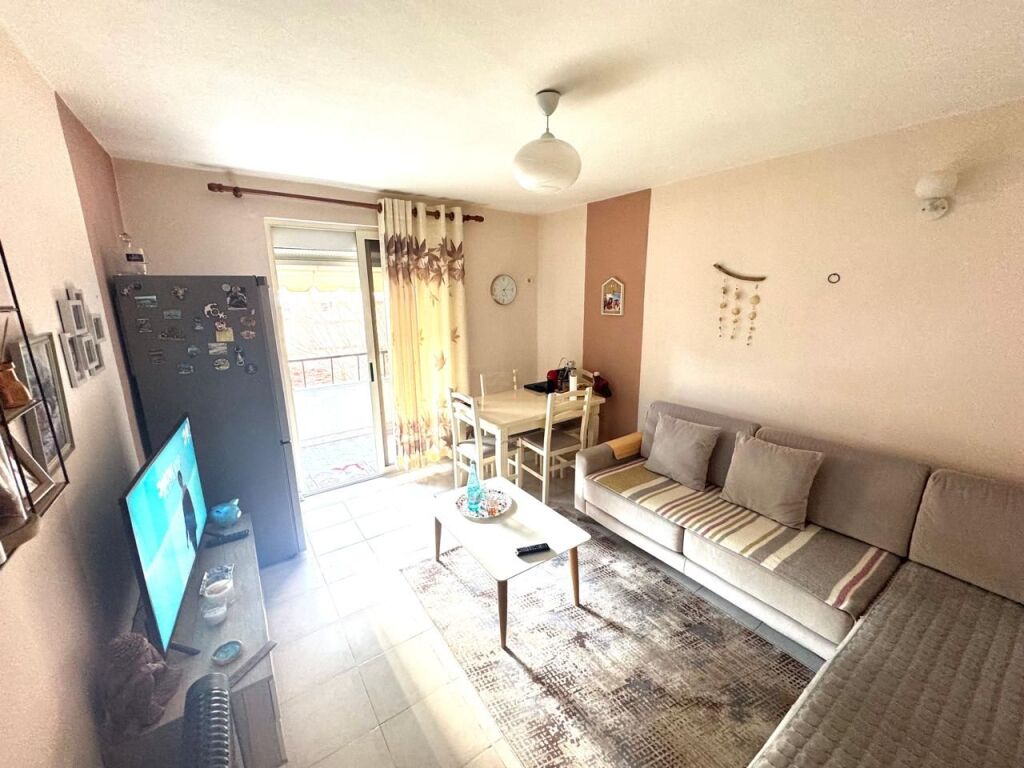 Shitet apartament 2+1, Blloku ,  