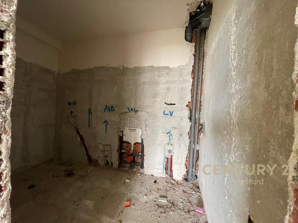 APARTAMENT 3+1+2 ME OBORR PER SHITJE TEK LIQENI I FARKES