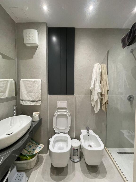 Shitet Super Apartament 2+1 tek Komuna Parisit!!!!