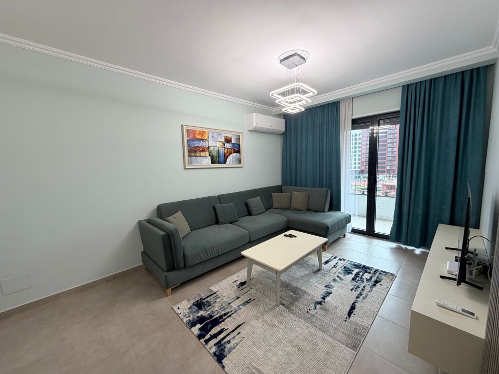 Affittasi appartamento 2+1 + 2 bagni, presso la Stazione Ferroviaria.  📍 6° piano, in un edificio nuovo con 2 ascensori 🛋️ Arredato con mobili moderni 🚗 Inclusi 2 posti auto 📄 Condizione: contratto notarile 💶 Prezzo: 800€ netto  Per maggiori informazioni o visita alla proprietà, contattare.