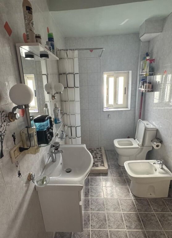 Shitet apartament 2+1, Blloku ,  