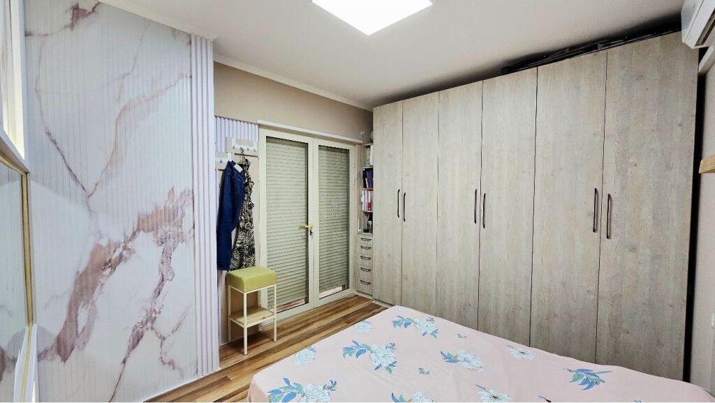 3+2wc,me post parkimi,liqeni i thate,365.000 euro