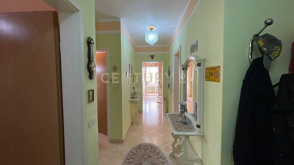 IN VENDITA APPARTAMENTO 2+1+2T+2B E DEPOSITO A VOLLGA, DURRES!