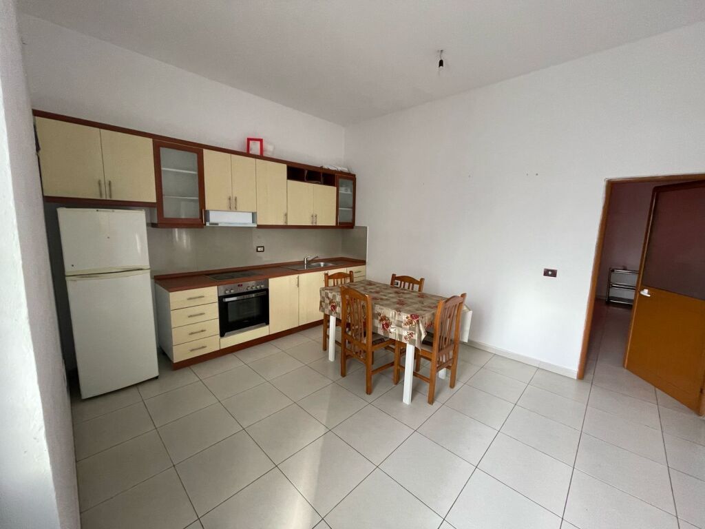 Affittasi 2+1 vicino al pozzo ad Astir 400€