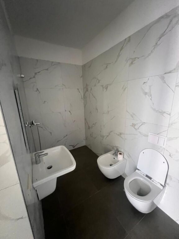 🏢 Ufficio in affitto 1+1 al Golden Tower, Mine Peza