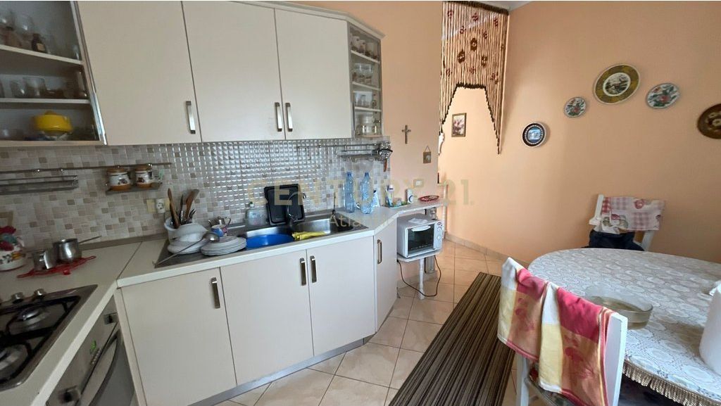 IN VENDITA APPARTAMENTO 2+1+2T+2B E DEPOSITO A VOLLGA, DURRES!