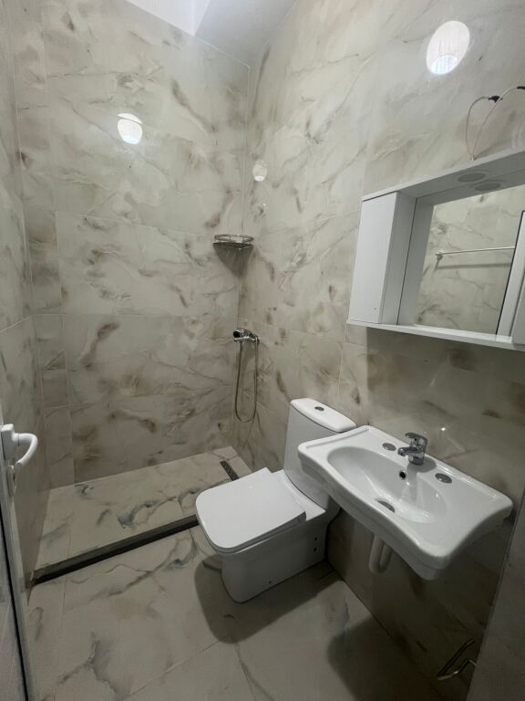Jepet me qira, Apartament 1+1, Në Shkëmbin e Kavajës.