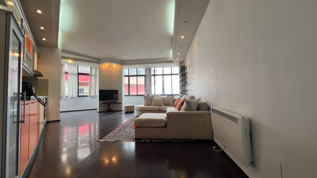 Apartament 2+1 me qera, Mbikalimi i Komunes Parisit