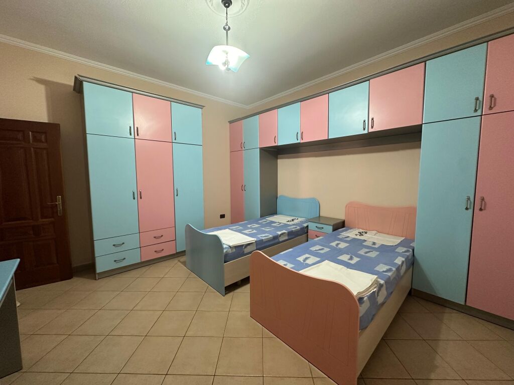 Appartamento 2+1 al secondo piano di una villa, Allias