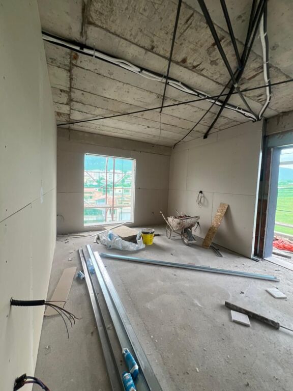 🏡 EKSKLUZIVE – SHITET APARTAMENT 2+1+2 ME BALLKON