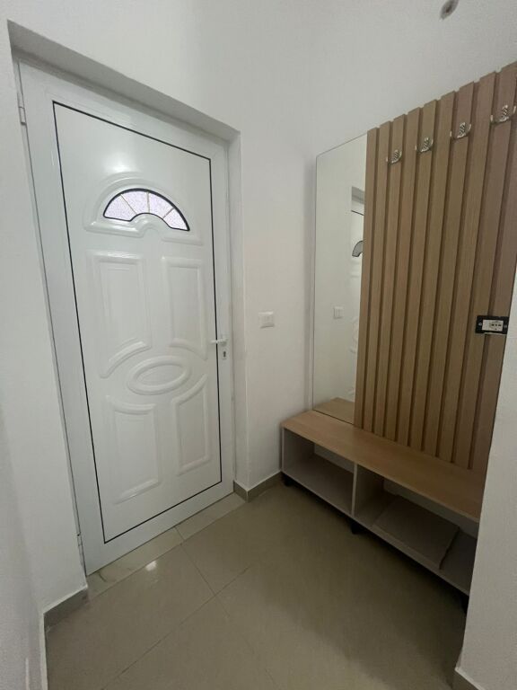 Jepet me qira, Apartament 1+1, Në Shkëmbin e Kavajës.