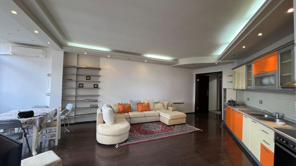 Apartament 2+1 me qera, Mbikalimi i Komunes Parisit