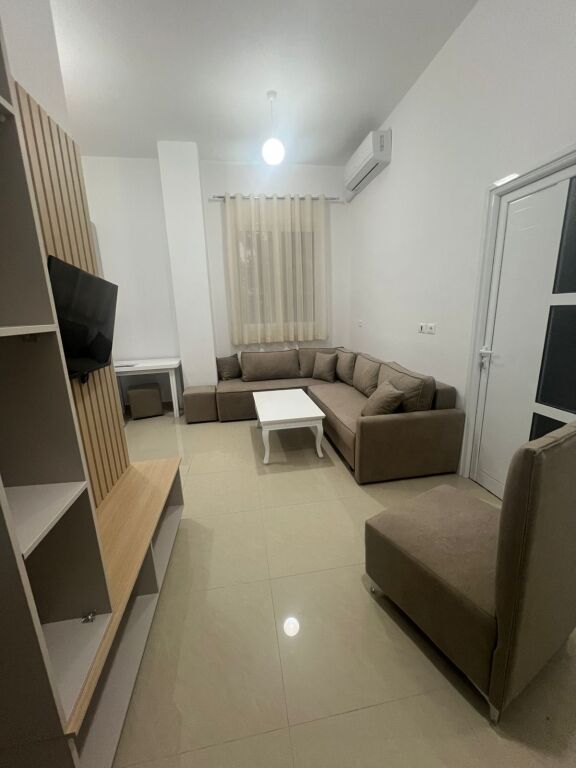 Jepet me qira, Apartament 1+1, Në Shkëmbin e Kavajës.