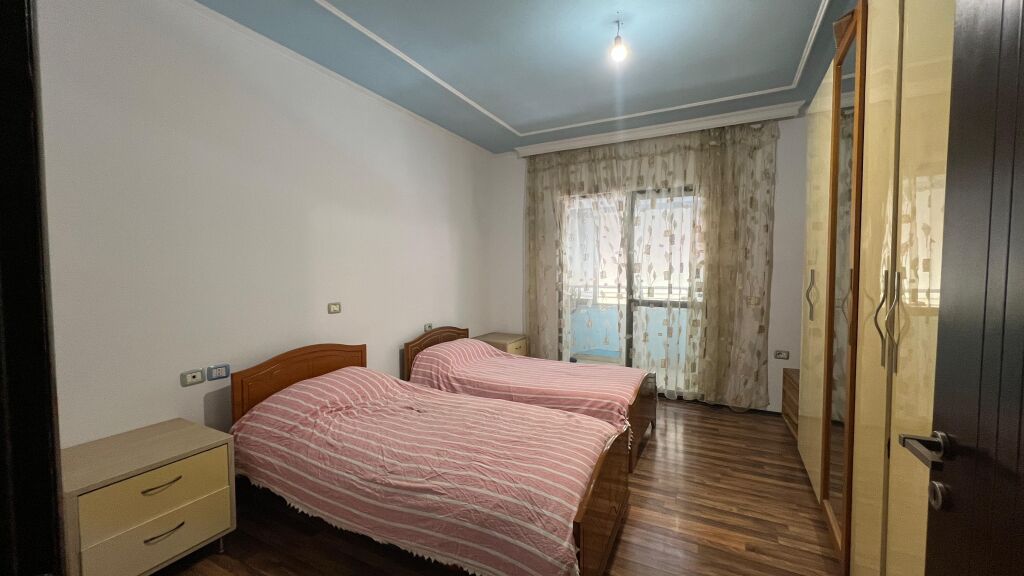 Apartament 2+1 me qera, Mbikalimi i Komunes Parisit