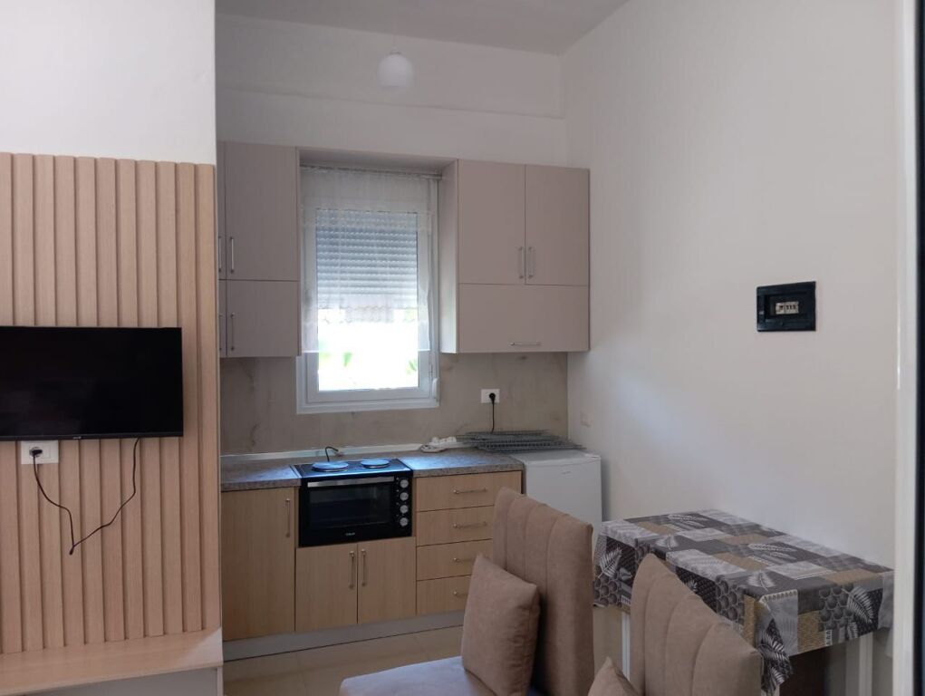 Jepet me qira, Apartament 1+1, Në Shkëmbin e Kavajës.