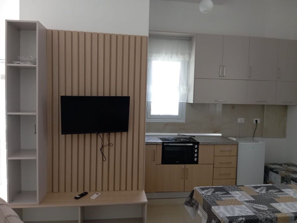 Jepet me qira, Apartament 1+1, Në Shkëmbin e Kavajës.