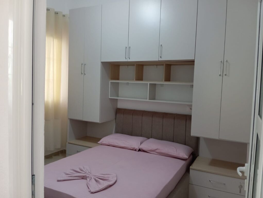 Jepet me qira, Apartament 1+1, Në Shkëmbin e Kavajës.