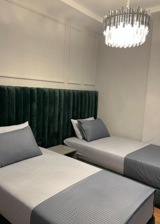 Disponojmë Apartament 2+1+2, për Shitje Apartamenti ndodhet tek Secret Garden Residence, Teg. Tiranë.
