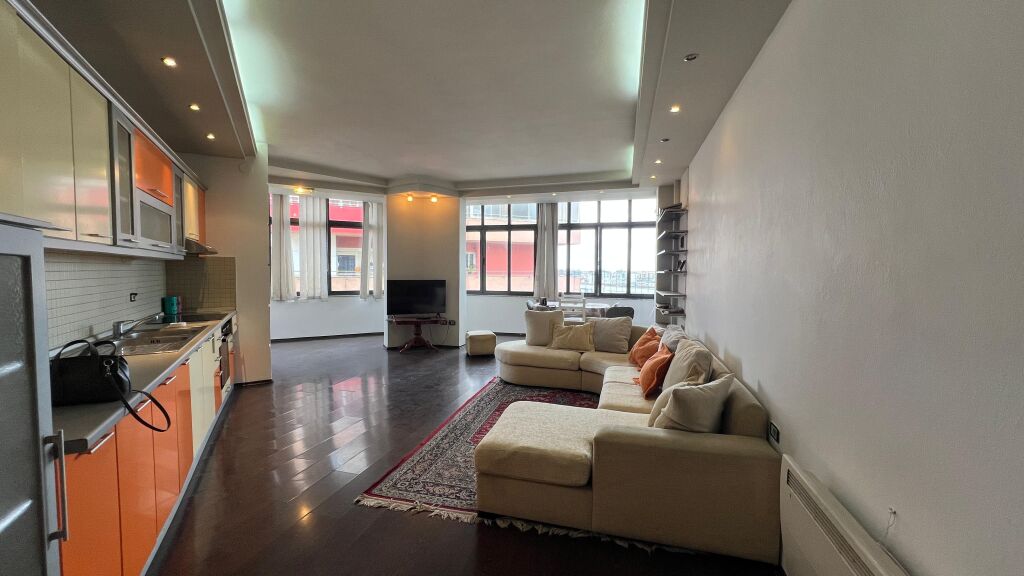 Apartament 2+1 me qera, Mbikalimi i Komunes Parisit
