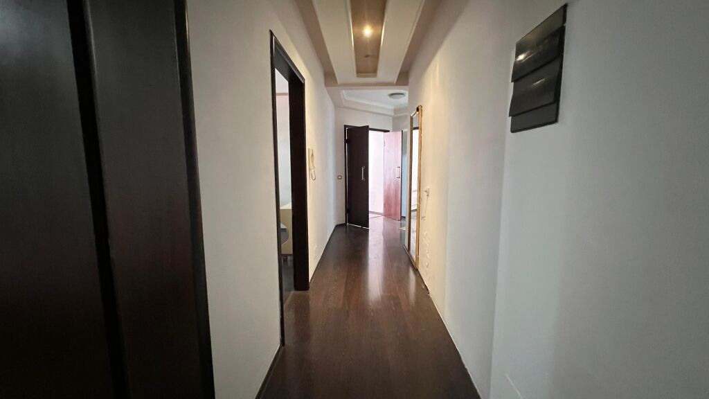 Apartament 2+1 me qera, Mbikalimi i Komunes Parisit