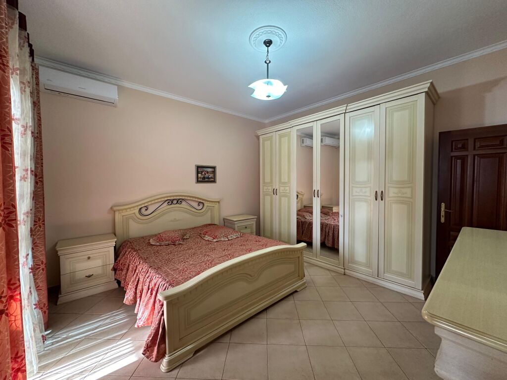 Appartamento 2+1 al secondo piano di una villa, Allias