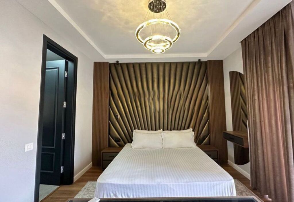 Disponojmë Apartament 2+1+2, për Shitje Apartamenti ndodhet tek Secret Garden Residence, Teg. Tiranë.