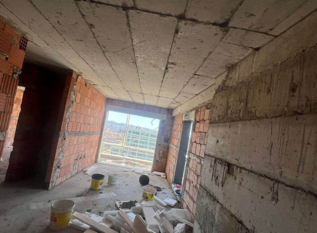 EKSKLUZIVE - SHITET APARTAMENT 2+1+2 ME BALLKON  MUNDESI PER KESTE