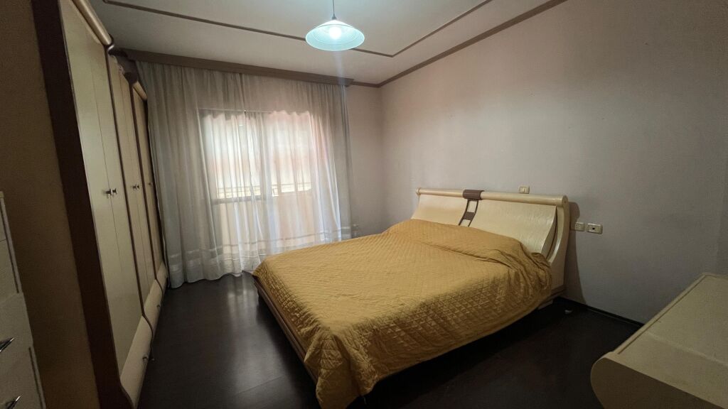 Apartament 2+1 me qera, Mbikalimi i Komunes Parisit