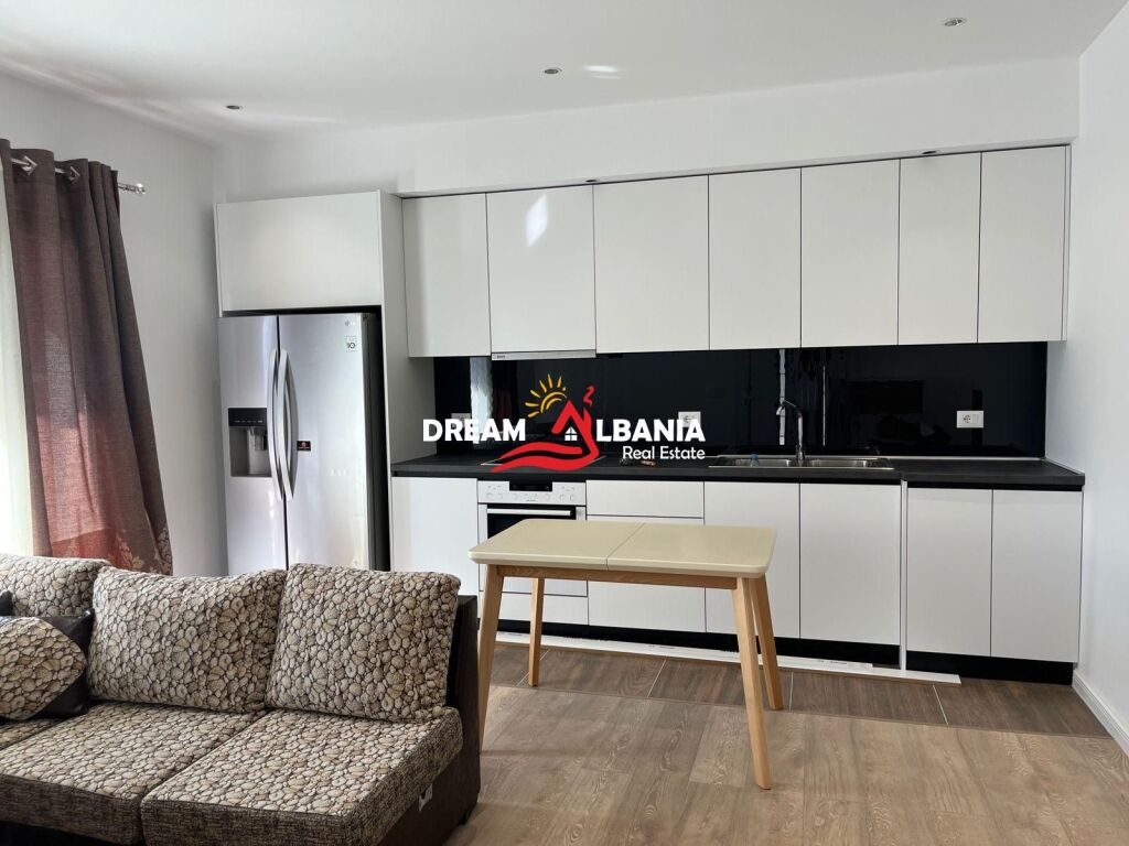 Jepet me qera Apartament 2+1 ne rrugen 5 Maji prane shkolles Tirana Jone (ID 4241086)